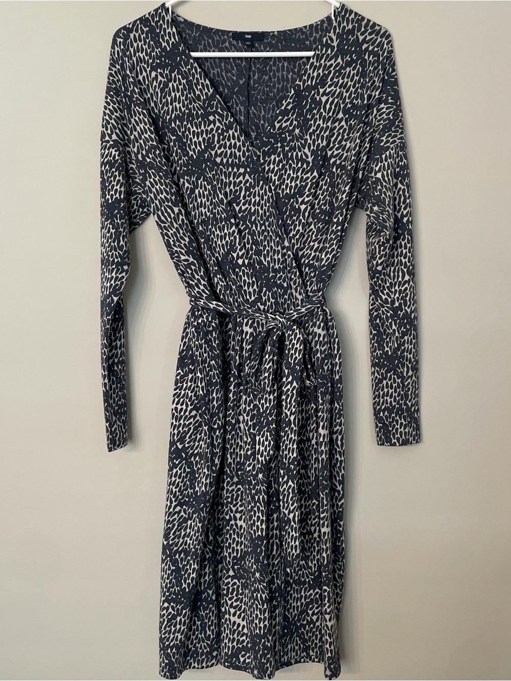 GAP Gray and White Long-Sleeve Wrap Dress with Belt
